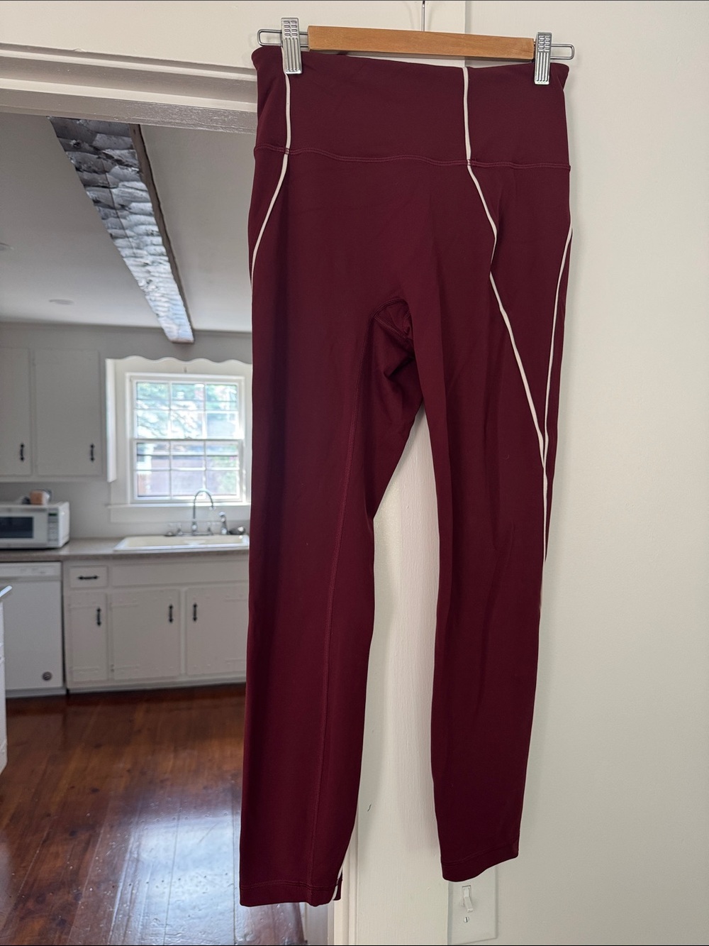 LULULEMON Wunder Train No-Line Piped High-Rise Tight 25" Size 8 Burgundy Bay - Picture 2 of 8